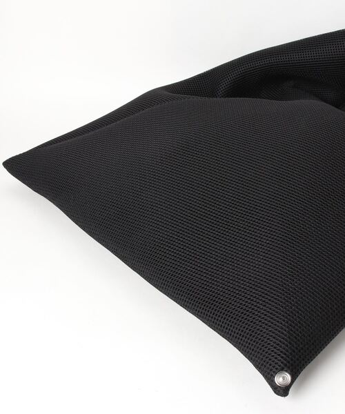 MM6 Maison Margiela（ｴﾑｴﾑｼｯｸｽ ﾒｿﾞﾝ ﾏﾙｼﾞｪﾗ）の「MM6 Maison Margiela メッシュハンドバッグ（ハンドバッグ・レディース・ブラック・FREE）」の4枚目の写真