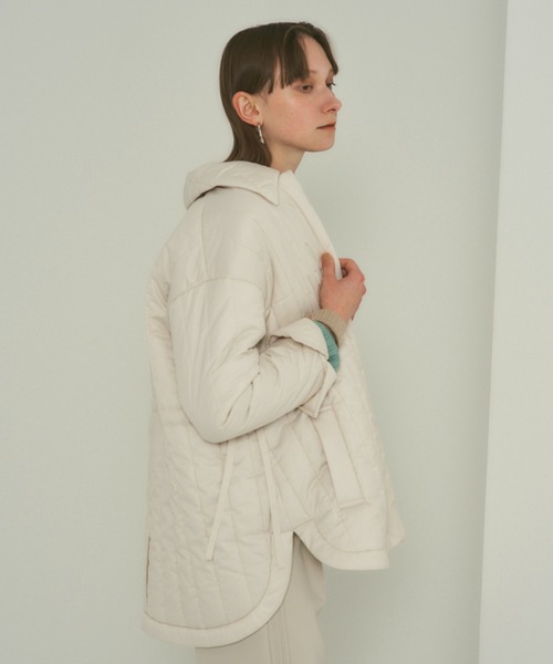 PUBLIC TOKYO(パブリックトウキョウ)の「パデッドキルトショートコート(ダウンジャケット/コート・レディース・ブラック/ベージュ・FREE)」の3枚目の写真