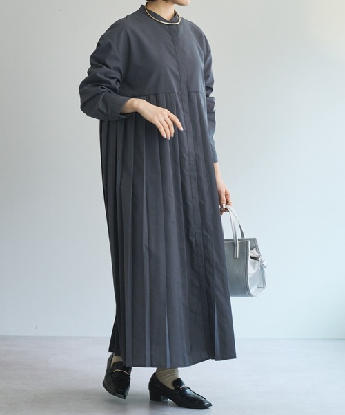 DISCOAT（ディスコート）の「【WEB限定】プリーツワンピ（シャツワンピース・レディース・ホワイト/チャコールグレー/ブラック・FREE）」の4枚目の写真