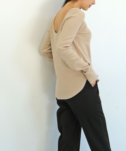 AKTE(アクテ)の「バックラウンドサーマルプルオーバー(Tシャツ/カットソー・レディース・ホワイト×ブラック/ブラック/ベージュ・FREE)」の5枚目の写真