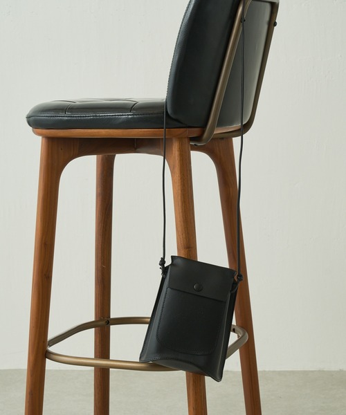 MARROW(マロウ)の「【MARROW / マロウ】BENT POUCH ベントポーチ(ショルダーバッグ・レディース・グリーン/アイボリー/ブラック・FREE)」の8枚目の写真