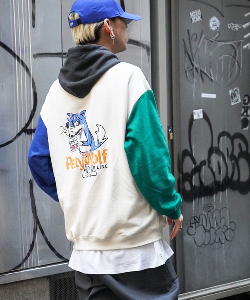 VENCEEXCHANGE（ヴァンスエクスチェンジ）の「裏毛バックプリント配色カラーパーカー　　オーバーサイズ/スウェット/PK/クレイジーパターン（パーカー・メンズ・チャコールグレー/オフホワイト/ブルー/コーラル/その他31・L/M）」の4枚目の写真