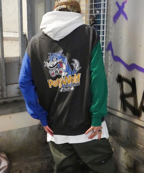 VENCEEXCHANGE（ヴァンスエクスチェンジ）の「裏毛バックプリント配色カラーパーカー　　オーバーサイズ/スウェット/PK/クレイジーパターン（パーカー・メンズ・チャコールグレー/オフホワイト/ブルー/コーラル/その他31・L/M）」の5枚目の写真