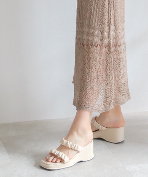 VIVIAN（ヴィヴィアン）の「厚底ギャザーダブルベルトサンダル　ZOZOTOWN+オフィシャルサイト限定商品（サンダル・レディース・ブラック/イエロー/アイボリー/キャメル・LL/S/M/L）」の7枚目の写真