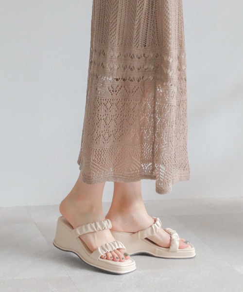 VIVIAN（ヴィヴィアン）の「厚底ギャザーダブルベルトサンダル　ZOZOTOWN+オフィシャルサイト限定商品（サンダル・レディース・ブラック/イエロー/アイボリー/キャメル・LL/S/M/L）」の8枚目の写真