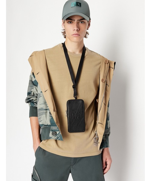 ARMANI EXCHANGE(アルマーニエクスチェンジ)の「【A|X アルマーニ エクスチェンジ】エンボスA|Xロゴ 小物入れ/携帯入れ(その他小物・メンズ・ブラック・FREE)」の1枚目の写真