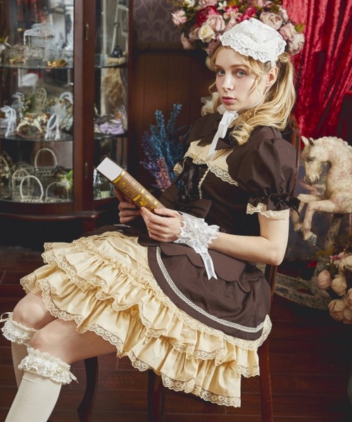 BODYLINE(ボディライン)の「ロリータコスチューム 姫袖とたっぷりフリルのバイカラーワンピースドレス(コスチューム/パーティーグッズ・レディース・ブラック/ブラウン/レッド・2L/4L/S/M/L)」の9枚目の写真