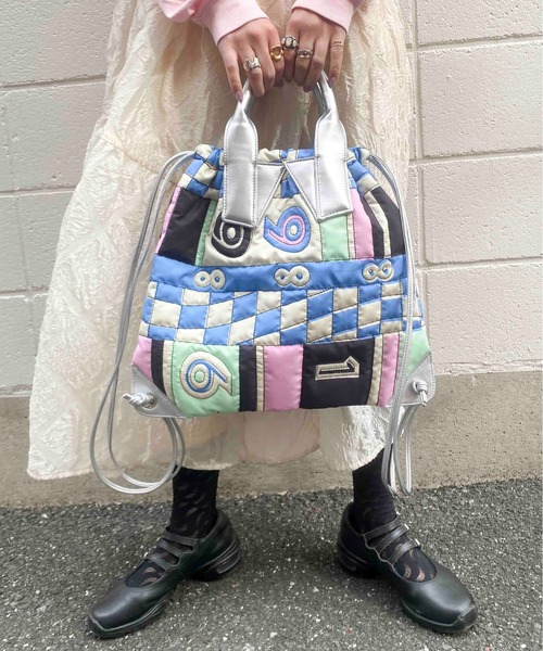 HEY!MrsROSE（ヘイミセスローズ）の「HEY! Mrs ROSE(ヘイ！ミセスローズ)プリントキルトバッグ（バックパック/リュック・レディース・その他/ブルー/グリーン/アイボリー・FREE）」の4枚目の写真