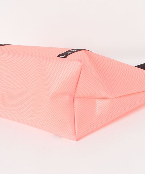 BILLABONG（ビラボン）の「BILLABONG/ビラボン トートバック LOGO TAPE PVC TOTE BAG BC013-906（トートバッグ・レディース・ホワイト/ブラック/ピンク・FREE）」の5枚目の写真