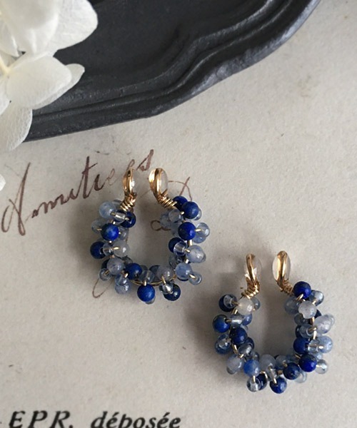 tone（トーン）の「【malle la brocante/マルラブロカント】14kgf 2種の天然石とヴィンテージビーズのプチフープイヤリング（イヤリング・レディース・ブラック/サックスブルー/ピンク/イエロー/ブルー・FREE）」の14枚目の写真