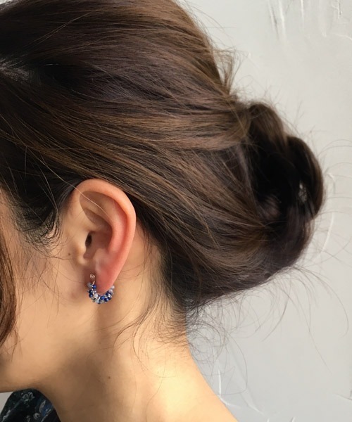 tone（トーン）の「【malle la brocante/マルラブロカント】14kgf 2種の天然石とヴィンテージビーズのプチフープイヤリング（イヤリング・レディース・ブラック/サックスブルー/ピンク/イエロー/ブルー・FREE）」の16枚目の写真