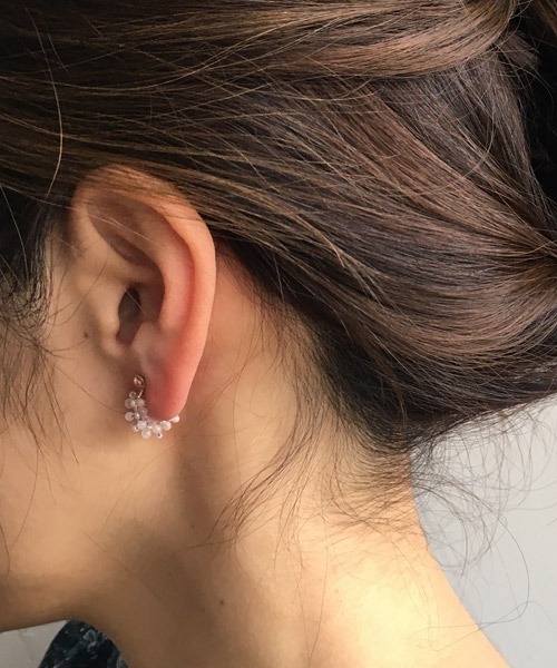 tone（トーン）の「【malle la brocante/マルラブロカント】14kgf 2種の天然石とヴィンテージビーズのプチフープイヤリング（イヤリング・レディース・ブラック/サックスブルー/ピンク/イエロー/ブルー・FREE）」の20枚目の写真