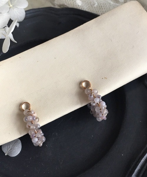 tone（トーン）の「【malle la brocante/マルラブロカント】14kgf 2種の天然石とヴィンテージビーズのプチフープイヤリング（イヤリング・レディース・ブラック/サックスブルー/ピンク/イエロー/ブルー・FREE）」の21枚目の写真