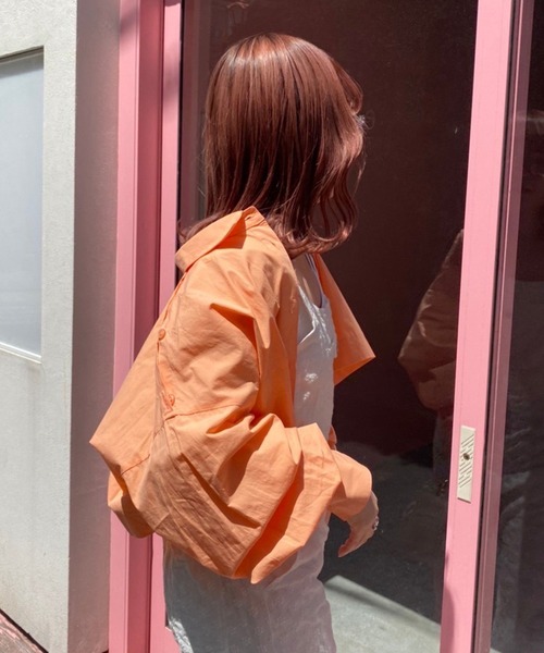 one after another NICE CLAUP(ワンアフターアナザーナイスクラップ)の「ワンポイント刺繍肩あきマルチWAYシャツ(シャツ/ブラウス・レディース・ピンク系/サックスブルー系/オフホワイト/オレンジ・FREE)」の22枚目の写真