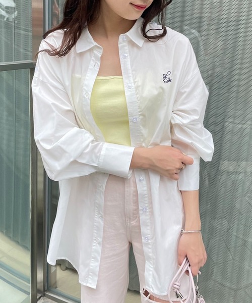 one after another NICE CLAUP(ワンアフターアナザーナイスクラップ)の「ワンポイント刺繍肩あきマルチWAYシャツ(シャツ/ブラウス・レディース・ピンク系/サックスブルー系/オフホワイト/オレンジ・FREE)」の8枚目の写真