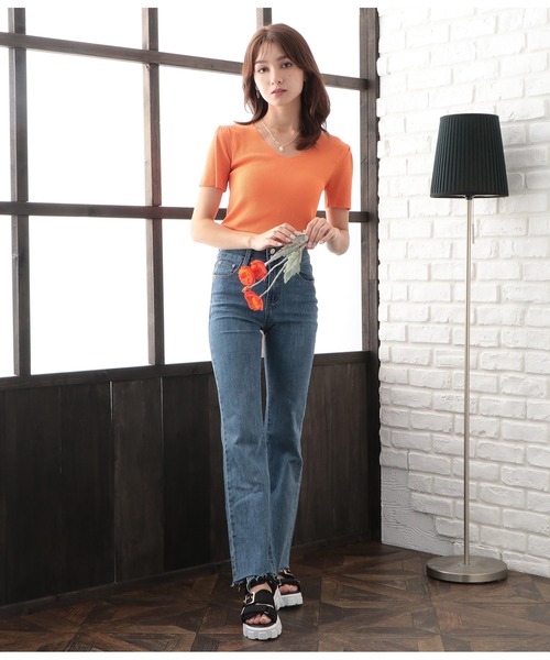 CHILLE(チル)の「Vネックフリル袖デザイントップスカットソー(Tシャツ/カットソー・レディース・ホワイト/ブラック/カーキ/オレンジ・FREE)」の9枚目の写真