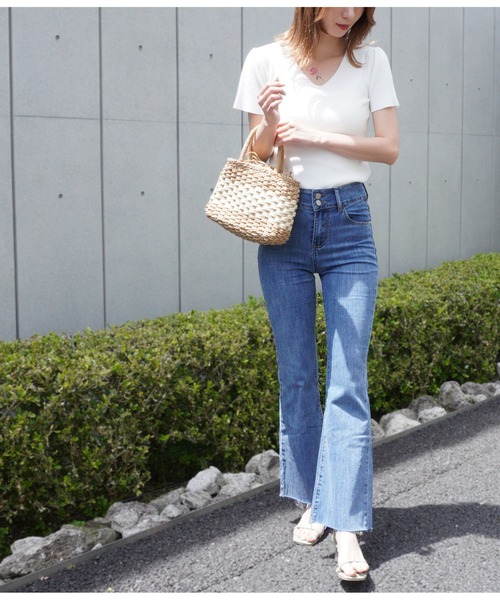 CHILLE(チル)の「Vネックフリル袖デザイントップスカットソー(Tシャツ/カットソー・レディース・ホワイト/ブラック/カーキ/オレンジ・FREE)」の19枚目の写真