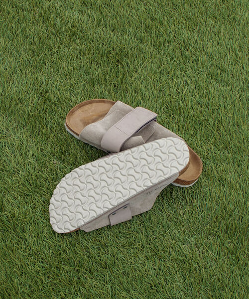 BIRKENSTOCK（ビルケンシュトック）の「【BIRKENSTOCK/ビルケンシュトック】 KYOTO NARROW サンダル スエードレザー（サンダル・メンズ・ブラック/ベージュ・40/41/42）」の12枚目の写真