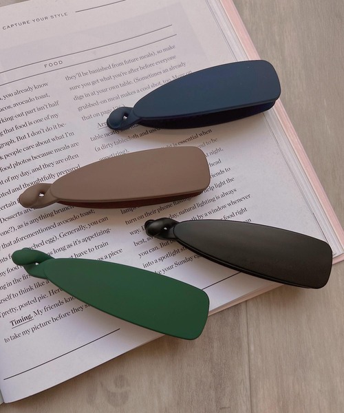 TONE SELECT GOODS（トーンセレクトグッズ）の「【urbanfemine.】マットカラーバナナクリップ（バレッタ/ヘアクリップ・レディース・ブラック/ネイビー/ブラウン/グリーン/ピンク/レッド・FREE）」の8枚目の写真
