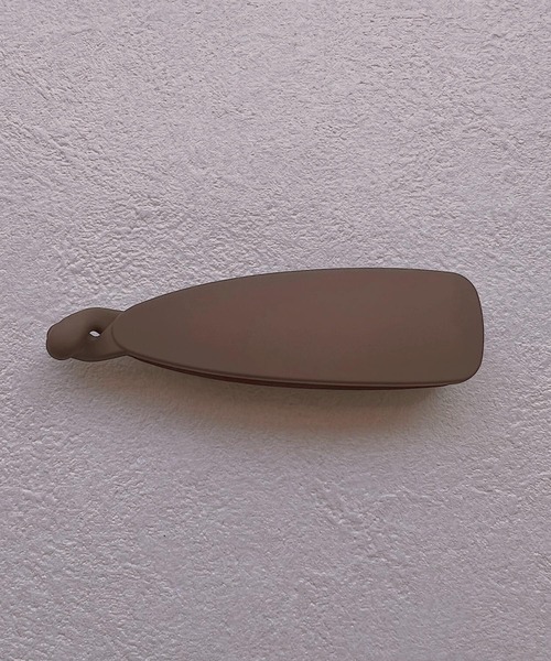 TONE SELECT GOODS（トーンセレクトグッズ）の「【urbanfemine.】マットカラーバナナクリップ（バレッタ/ヘアクリップ・レディース・ブラック/ネイビー/ブラウン/グリーン/ピンク/レッド・FREE）」の13枚目の写真