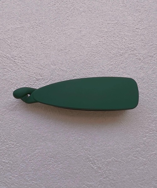 TONE SELECT GOODS（トーンセレクトグッズ）の「【urbanfemine.】マットカラーバナナクリップ（バレッタ/ヘアクリップ・レディース・ブラック/ネイビー/ブラウン/グリーン/ピンク/レッド・FREE）」の17枚目の写真