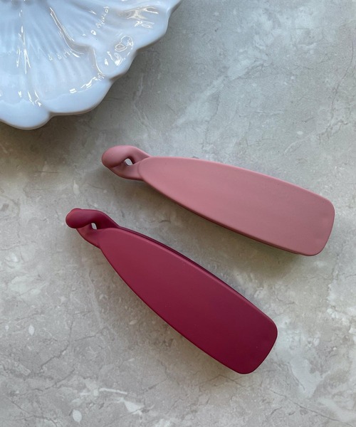 TONE SELECT GOODS（トーンセレクトグッズ）の「【urbanfemine.】マットカラーバナナクリップ（バレッタ/ヘアクリップ・レディース・ブラック/ネイビー/ブラウン/グリーン/ピンク/レッド・FREE）」の18枚目の写真