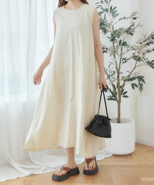 Lamoa(ラモア)の「Lamoa/ノースリーブ フレア ロングワンピース(ワンピース・レディース・アイボリー/ブラック/ブラウン・FREE)」の2枚目の写真