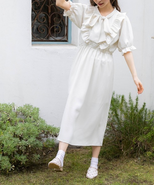 DearMyLoveRose(ディアマイラブローズ)の「ボウタイシンプルフリルワンピース(ワンピース・レディース・ホワイト/ブラウン/ホワイト系その他/ピンクベージュ/ピンク系その他/ブラウン系その他・MEDIUM/LARGE/XX-LARGE/X-LARGE)」の2枚目の写真