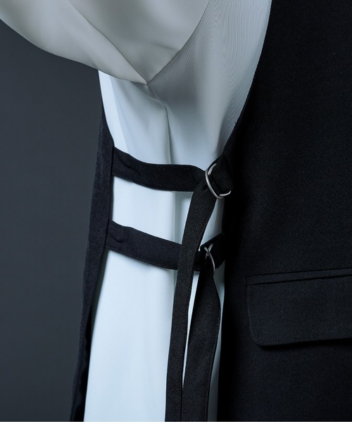 Ellno Loset(エルノロゼット)の「サイドベルトテーラードジレ(ベスト・メンズ・ブラック/ブルーグリーン・MEDIUM/LARGE)」の17枚目の写真