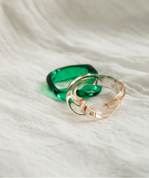 ANEMONE（アネモネ）の「カラーガラスリング[C]（リング・レディース・ベージュ/グリーン・FREE）」の2枚目の写真