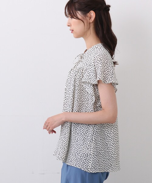 DRESKIP（ドレスキップ）の「◆リボンギャザーブラウス（シャツ/ブラウス・レディース・ダークブラウン/ライトベージュ/ホワイト系3/ネイビー系・02/03）」の10枚目の写真