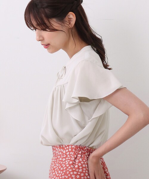 DRESKIP（ドレスキップ）の「◆リボンギャザーブラウス（シャツ/ブラウス・レディース・ダークブラウン/ライトベージュ/ホワイト系3/ネイビー系・02/03）」の6枚目の写真