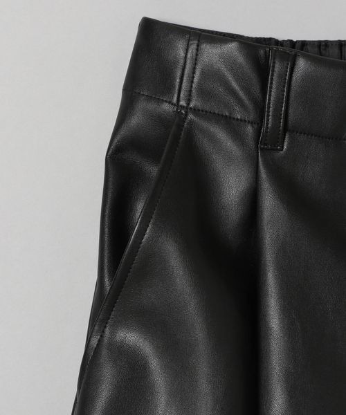JEANASIS（ジーナシス）の「ヴィーガンレザーテーパードパンツ