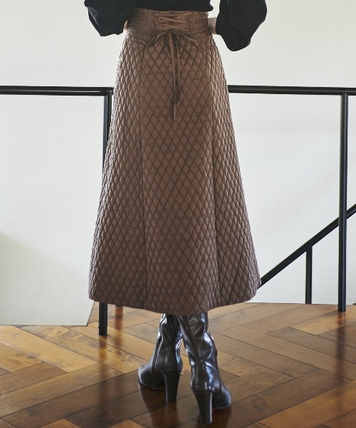AND COUTURE(アンドクチュール)の「キルティングスカート(スカート・レディース・ブラック/ベージュ/ブラウン・SMALL/MEDIUM)」の15枚目の写真