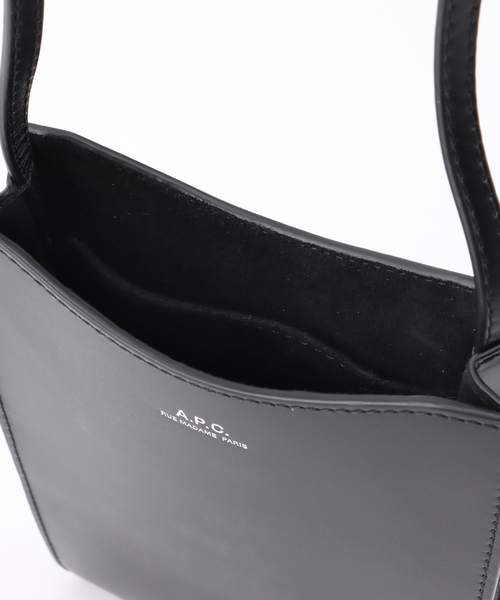 EDIFICE(エディフィス)の「【A.P.C. / アー ペー セー】NECK POUCH JAMIE スムース(ショルダーバッグ・メンズ・ブラック・FREE)」の8枚目の写真