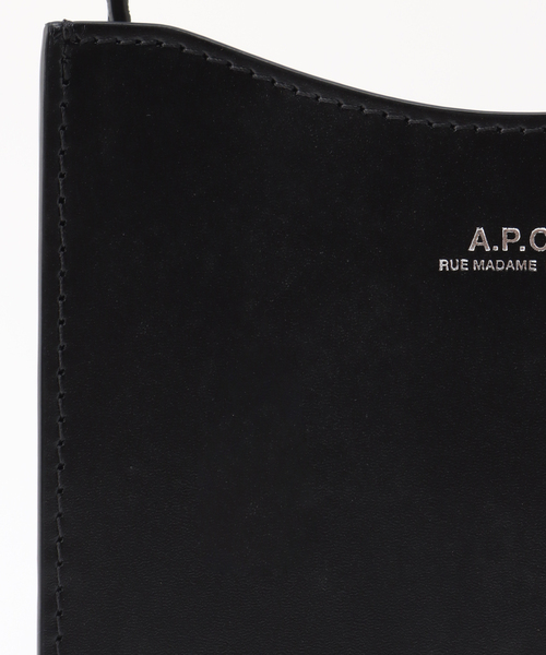EDIFICE(エディフィス)の「【A.P.C. / アー ペー セー】NECK POUCH JAMIE スムース(ショルダーバッグ・メンズ・ブラック・FREE)」の11枚目の写真