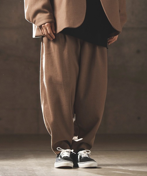 GLIMCLAP(グリムクラップ)の「mp10504-Eco felt fabric balloon pants バルーンパンツ(その他パンツ・メンズ・グレイッシュベージュ/ブラック・M/L/S)」の4枚目の写真