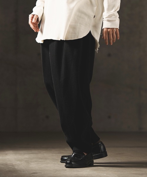 GLIMCLAP(グリムクラップ)の「mp10504-Eco felt fabric balloon pants バルーンパンツ(その他パンツ・メンズ・グレイッシュベージュ/ブラック・M/L/S)」の10枚目の写真