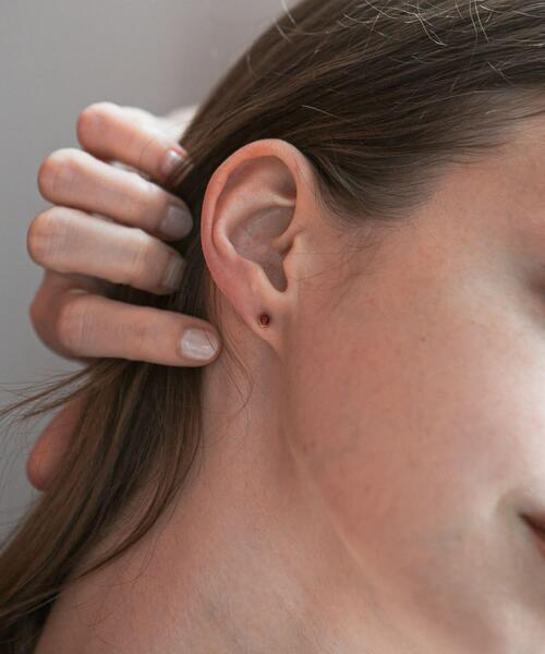 URBAN RESEARCH（アーバンリサーチ）の「ff by decor urban research　ストーンピアス（ピアス（両耳用）・レディース・ブラック/レッド/ブルー/グリーン/ホワイト系その他・-）」の5枚目の写真