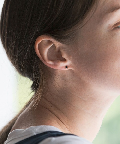 URBAN RESEARCH（アーバンリサーチ）の「ff by decor urban research　ストーンピアス（ピアス（両耳用）・レディース・ブラック/レッド/ブルー/グリーン/ホワイト系その他・-）」の3枚目の写真