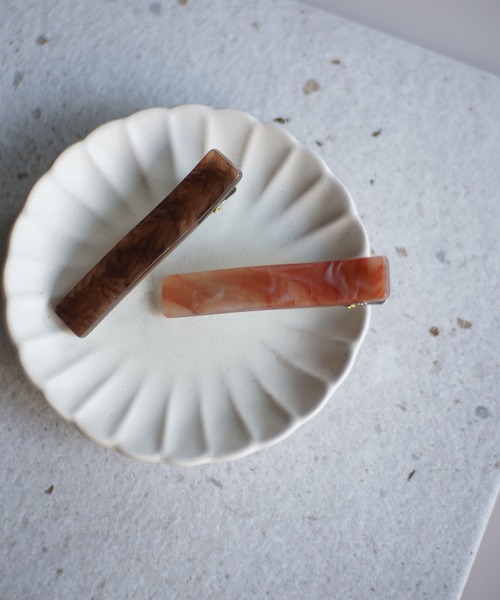 ammy.(エイミードット)の「【 ammy. / エイミードット 】 マーブル デザイン ヘアクリップ / 2点セット(ヘアピン・レディース・ブラウン/グリーン・FREE)」の2枚目の写真