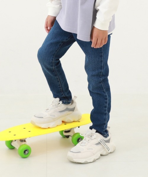 devirock（デビロック）の「楽デニム スキニーパンツ（デニムパンツ・キッズ・ワンウォッシュ/サックスブルー/ブルー系その他/ネイビー・110cm/120cm/130cm/140cm/150cm/160cm/100cm）」の2枚目の写真