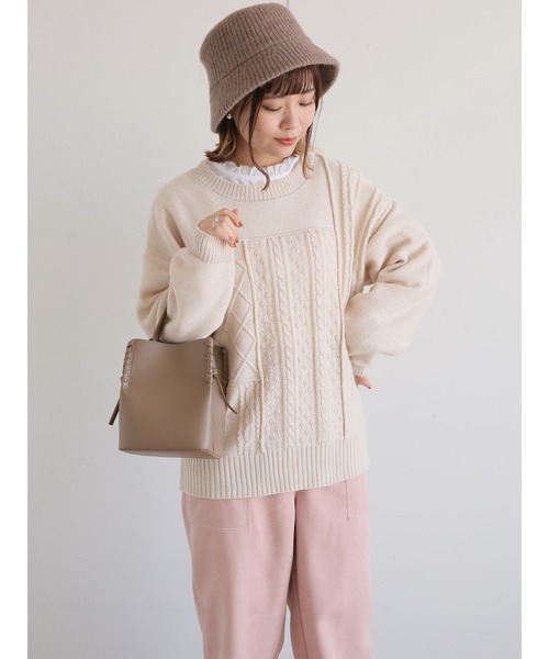 ehka sopo(エヘカソポ)の「ケーブルパッチワークプルオーバー(ニット/セーター・レディース・サックスブルー/ブラック/キナリ/モカ・フリ-)」の2枚目の写真