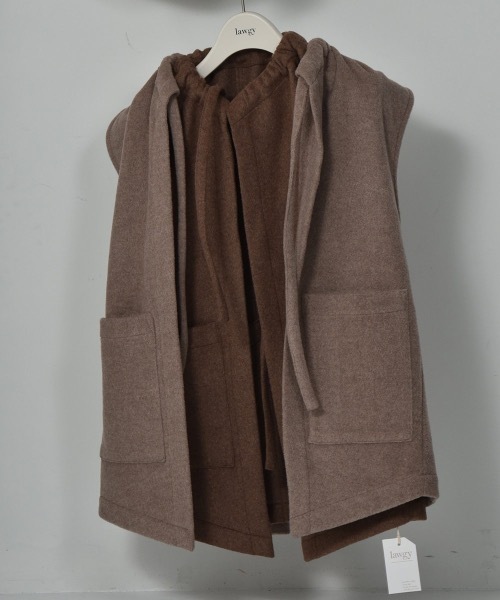 lawgy（ラウジー）の「neck ribbon vest（ベスト・レディース・ベージュ/ブラウン・FREE）」の4枚目の写真
