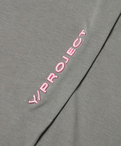 Y/Project(ワイプロジェクト)の「CLASSIC PINCHED LOGO T-SHIRT(Tシャツ/カットソー・メンズ・グリーン系その他/ピンク系その他2・M/L)」の4枚目の写真