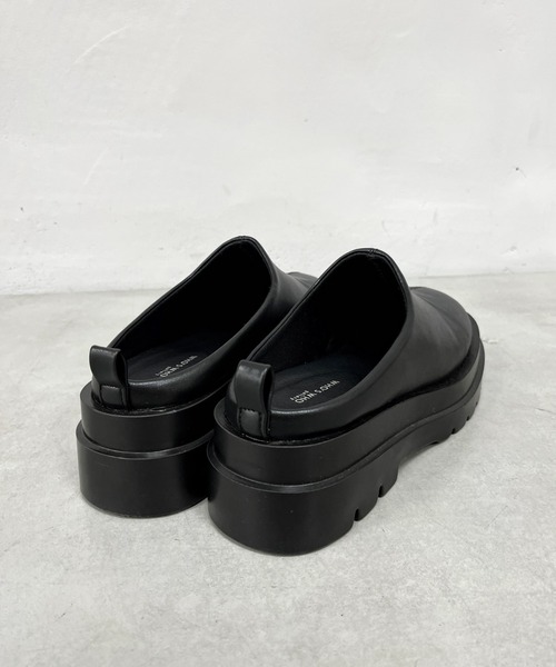 WHO'S WHO gallery(フーズフーギャラリー)の「タンクサボサンダル(サンダル・レディース・オフホワイト/ブラック・M/L)」の5枚目の写真