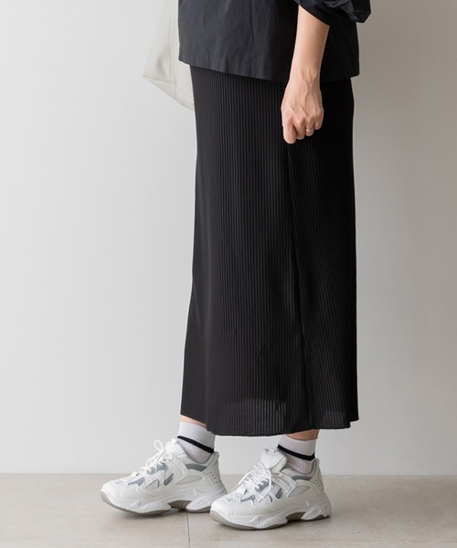 フェリシモMama（フェリシモママ）の「【旧品番】Ｍｏｒｅｄｄｅ　リップルカットソー素材がらくちんきれいな　産前産後使えるＩラインスカート（マタニティウェア/グッズ・レディース・ブラック/ブルー/チャコールグレー/アイボリー・SMALL/MEDIUM/LARGE/X-LARGE/XX-LARGE）」の3枚目の写真