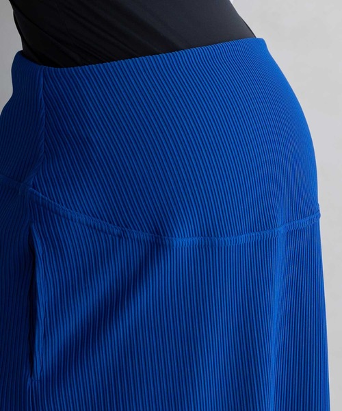 フェリシモMama（フェリシモママ）の「【旧品番】Ｍｏｒｅｄｄｅ　リップルカットソー素材がらくちんきれいな　産前産後使えるＩラインスカート（マタニティウェア/グッズ・レディース・ブラック/ブルー/チャコールグレー/アイボリー・SMALL/MEDIUM/LARGE/X-LARGE/XX-LARGE）」の16枚目の写真