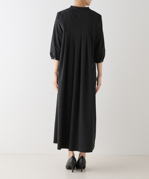 La TOTALITE(ラトータリテ)の「バックタックハーフスリーブシャツワンピース(シャツワンピース・レディース・ブラック/ベージュ/ネイビー・36/38)」の5枚目の写真