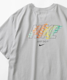 NIKE（ナイキ）の「【NIKE/ナイキ】ワンポイントロゴ&バックプリント Dri-FIT トレーニングTシャツ/半袖Tシャツ（Tシャツ/カットソー）」
